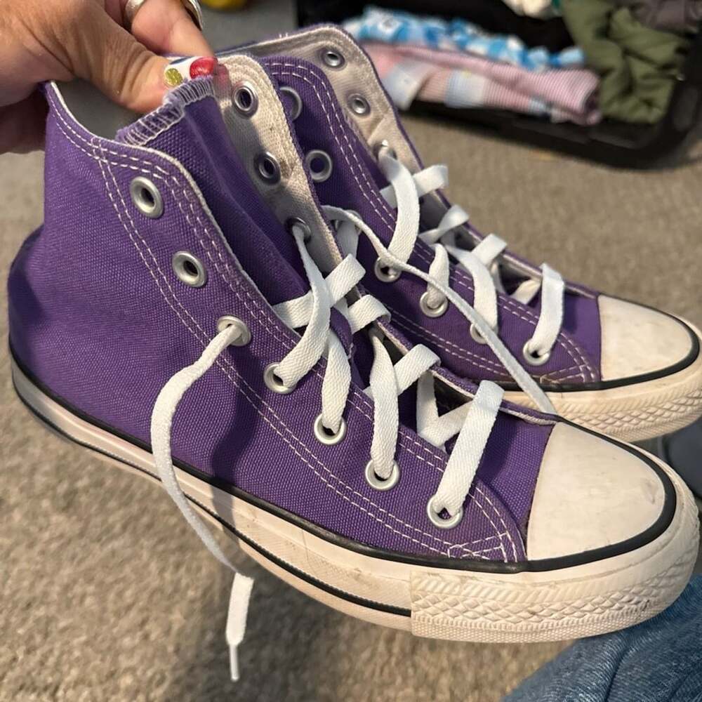 Converse Chuck Taylor All Star Hi Size 7 Purple